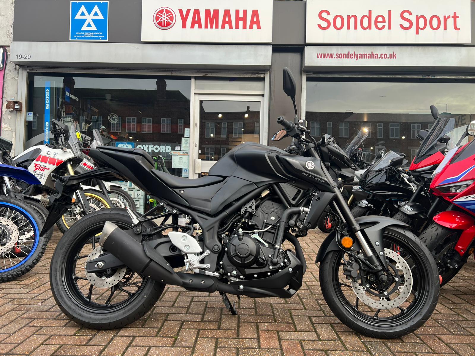 YAMAHA MT03