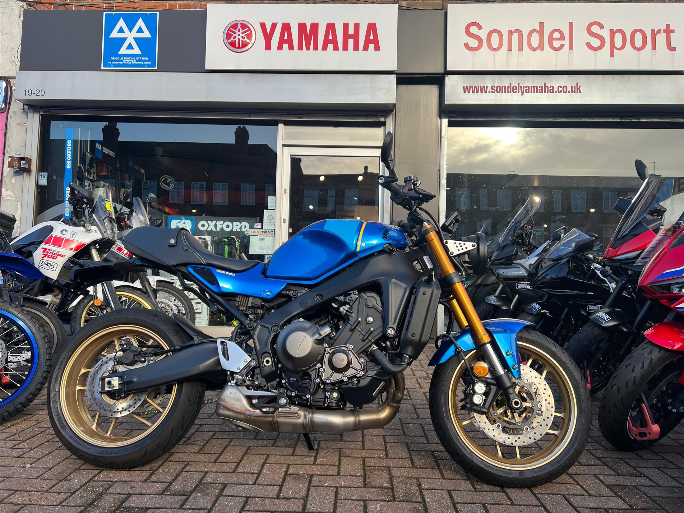 YAMAHA XSR900