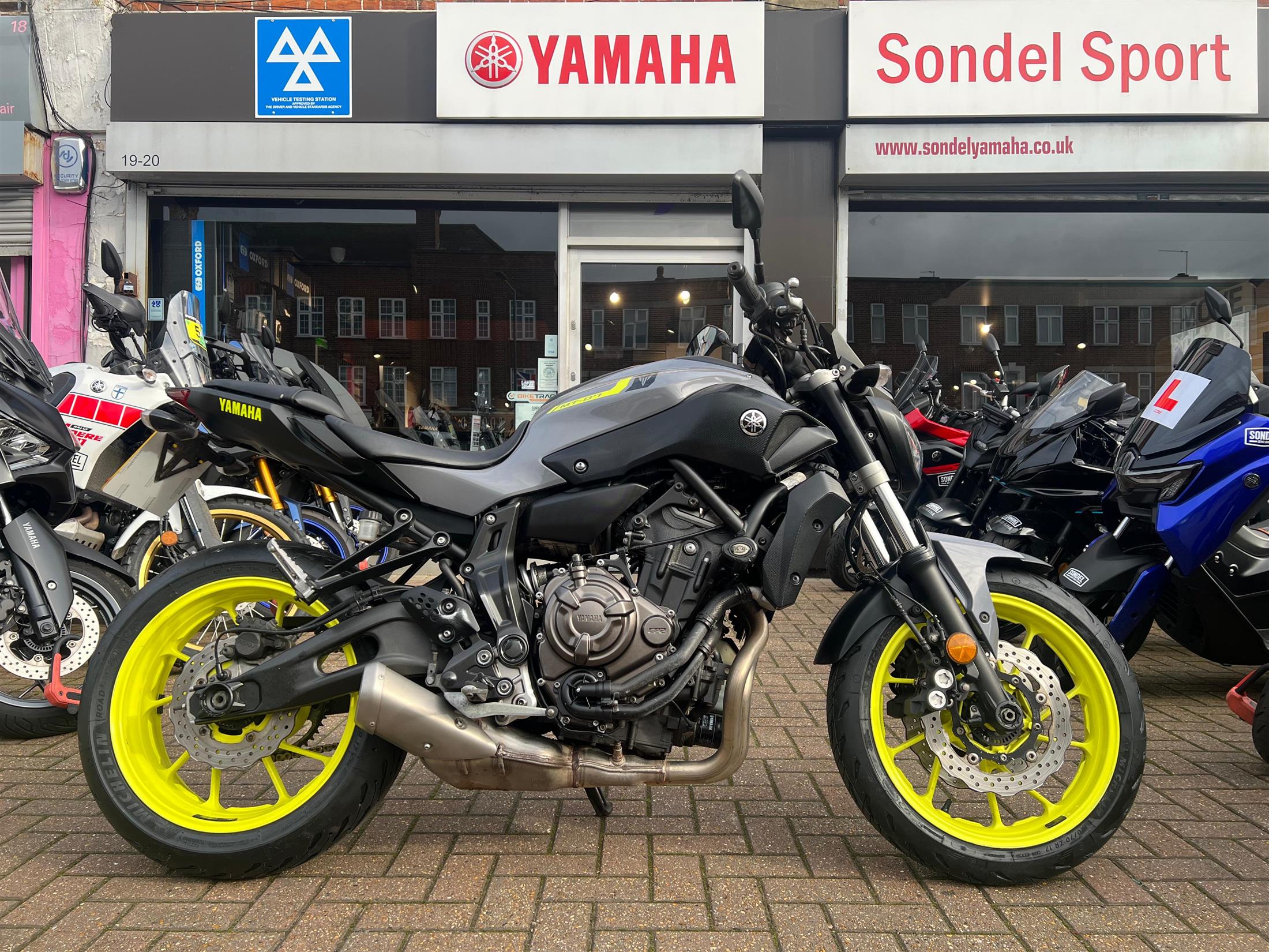 YAMAHA MT07