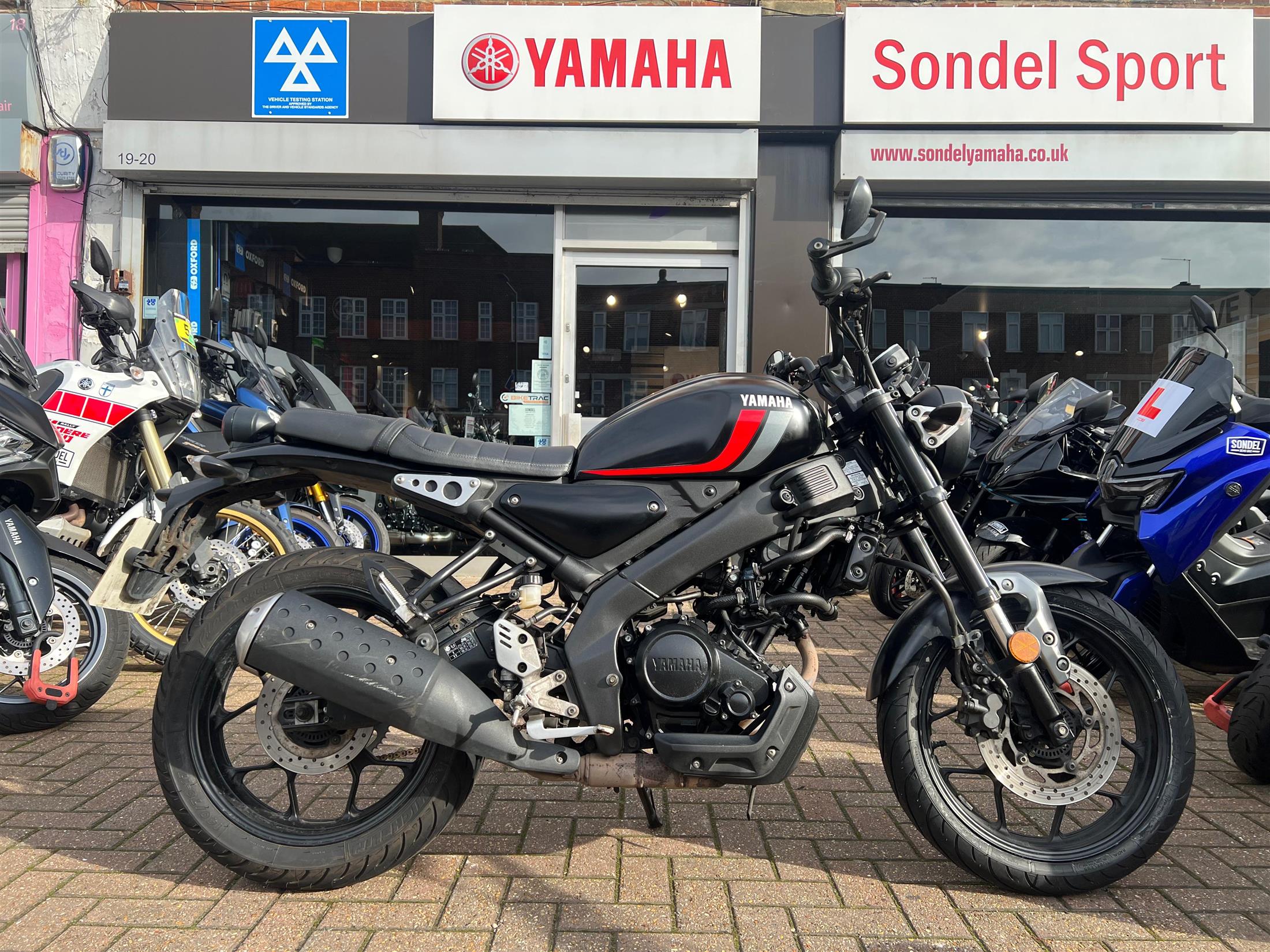 YAMAHA XSR125