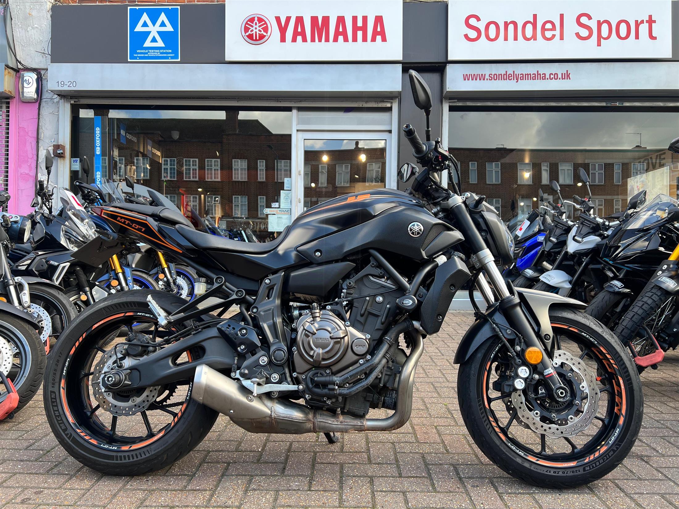 YAMAHA MT07