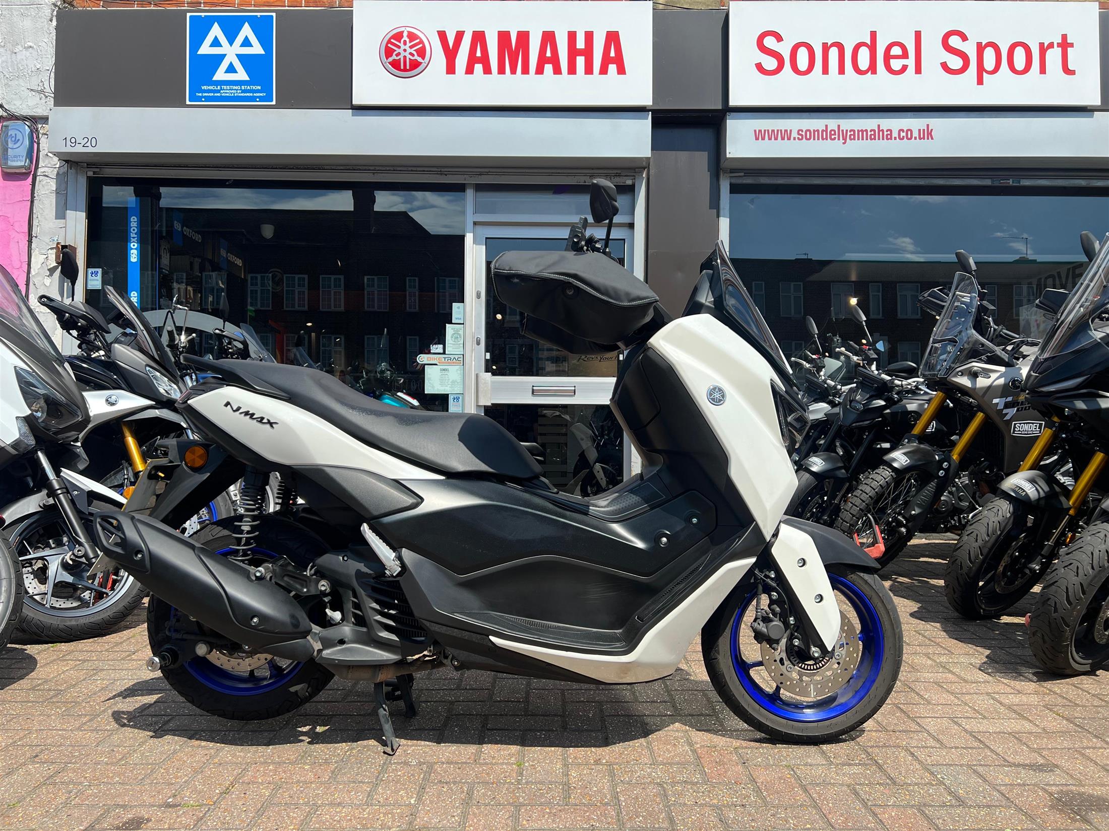 YAMAHA NMAX