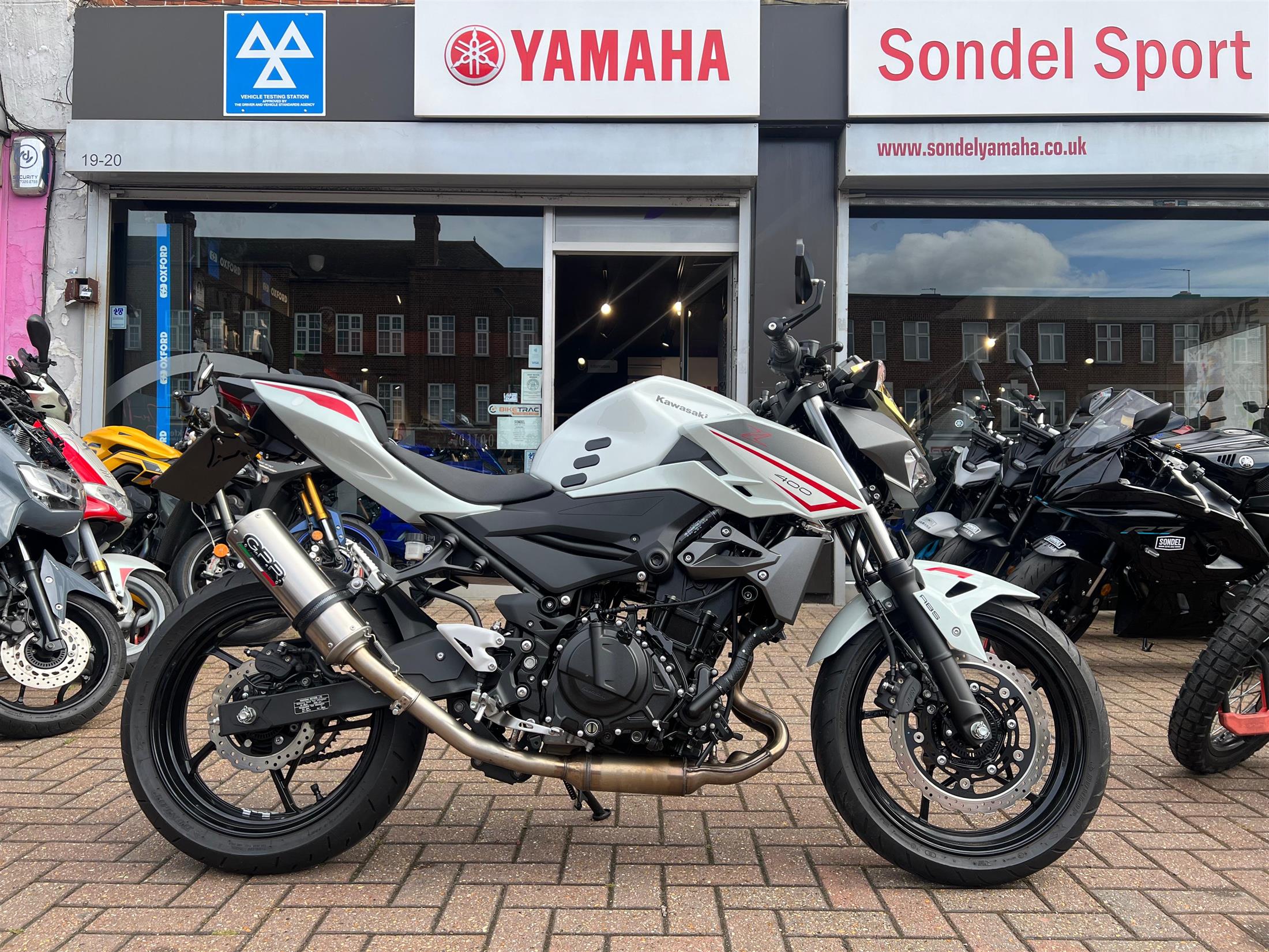 KAWASAKI Z400 KAWASAKI Z400