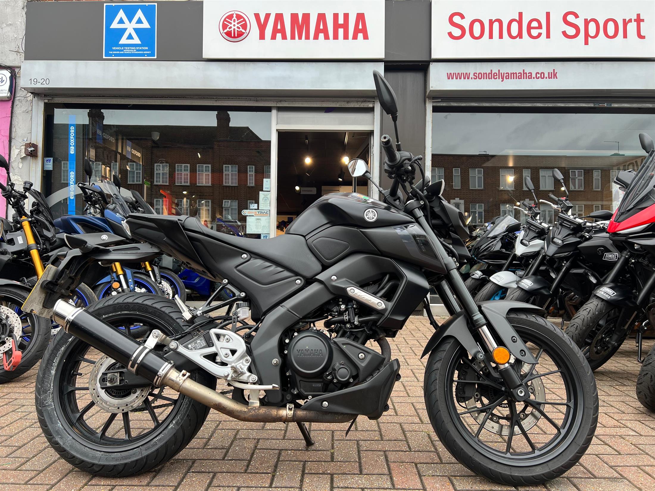 YAMAHA MT125