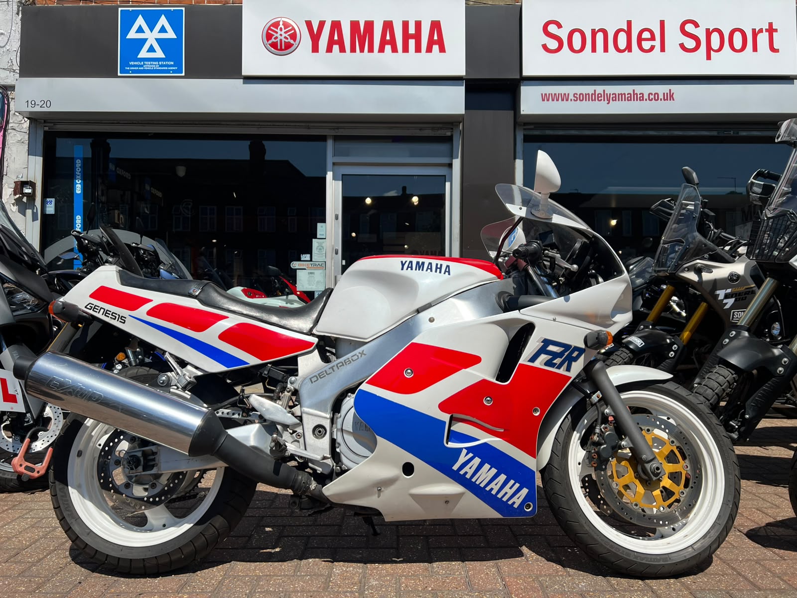 YAMAHA FZR1000 YAMAHA FZR1000
