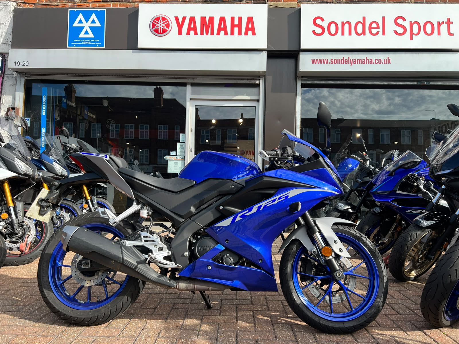 YAMAHA R125