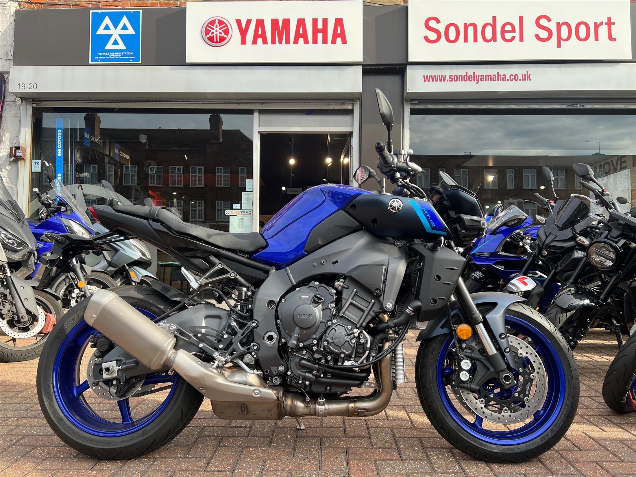 YAMAHA MT10 YAMAHA MT10