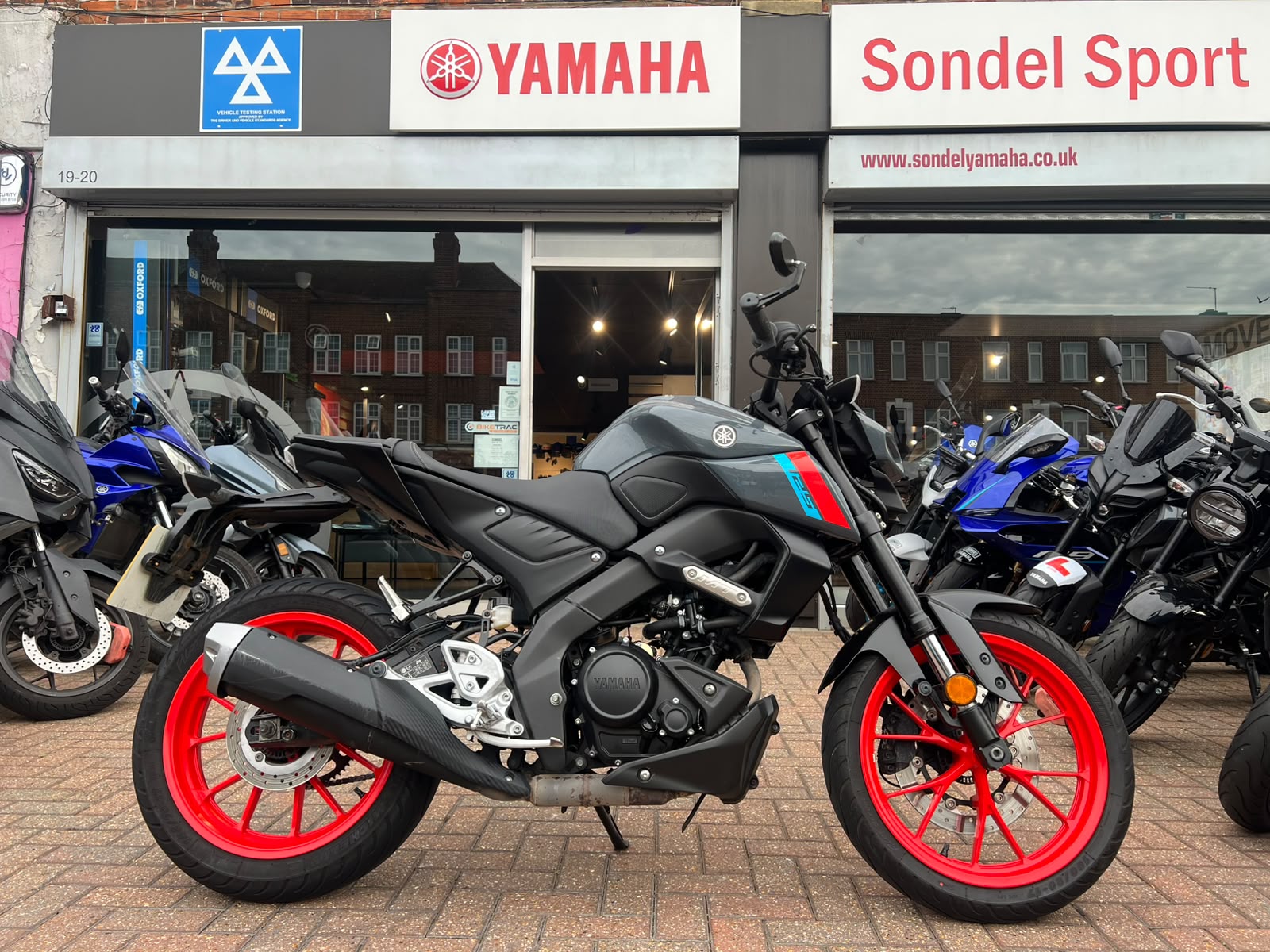 YAMAHA MT125 YAMAHA MT125