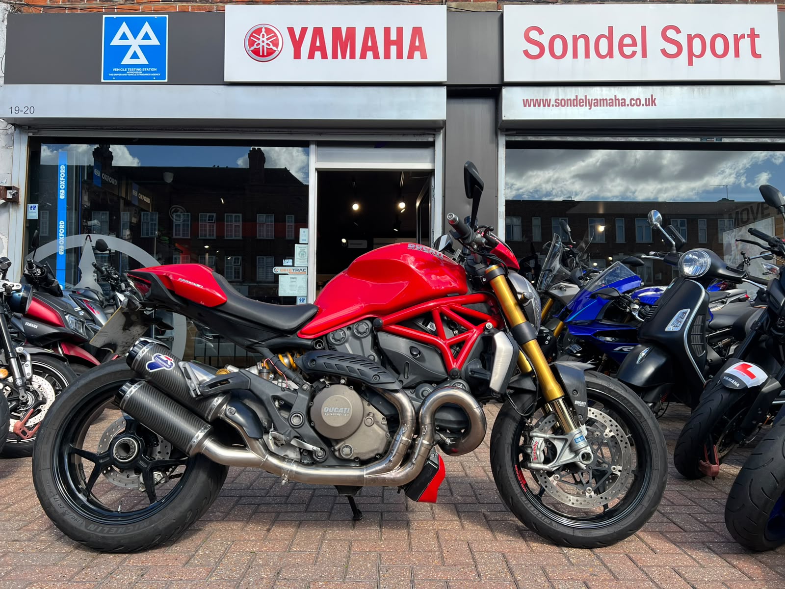 DUCATI MONSTER 1200 S DUCATI MONSTER 1200 S