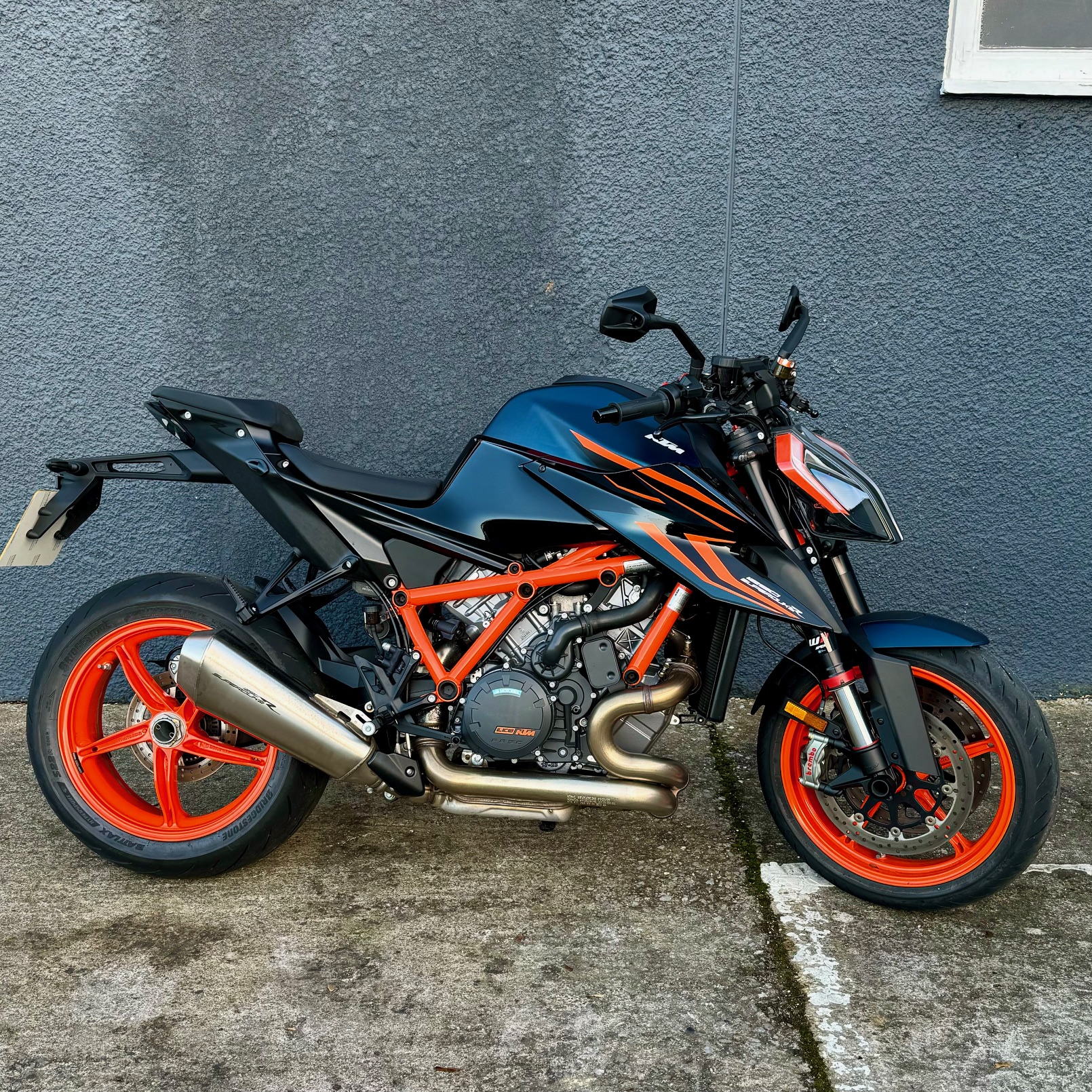 Super duke deals motorcycle