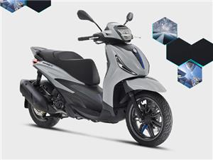 PIAGGIO BEVERLY, THE CROSSOVER THAT COMBINES THE AGILITY OF A HIGH-WHEEL SCOOTER WITH THE PERFORMANCE OF A LARGER GT