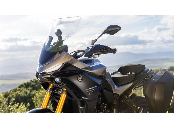 Dynamic new TRACER styling and excellent wind prot