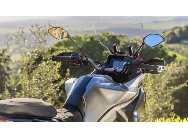 Larger 18L ergonomic fuel tank