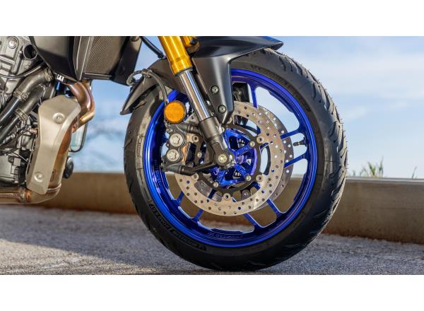 Radially mounted 4-piston dual front disc brakes
