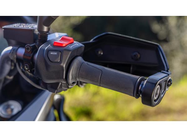 GT-spec heated grips and footpegs
