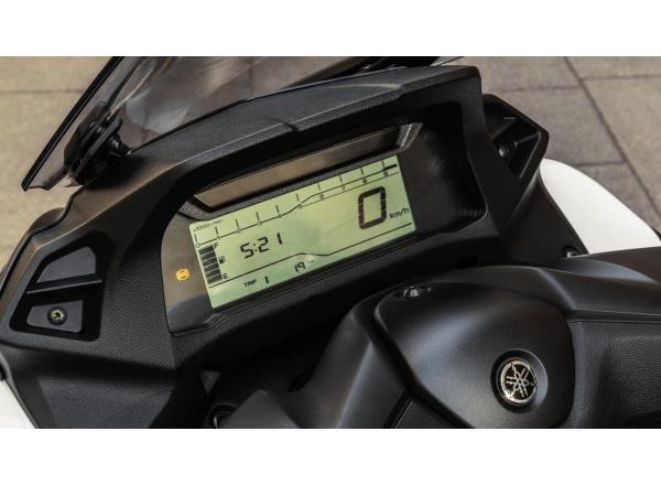 LCD instruments and high-quality finish