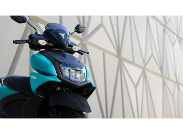 Dynamic motorcycle-style body design