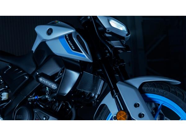 High-specification 41mm upside down front forks