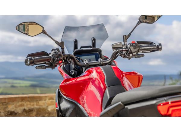 Larger 18L ergonomic fuel tank