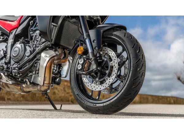 Radially mounted four-piston dual front disc brake