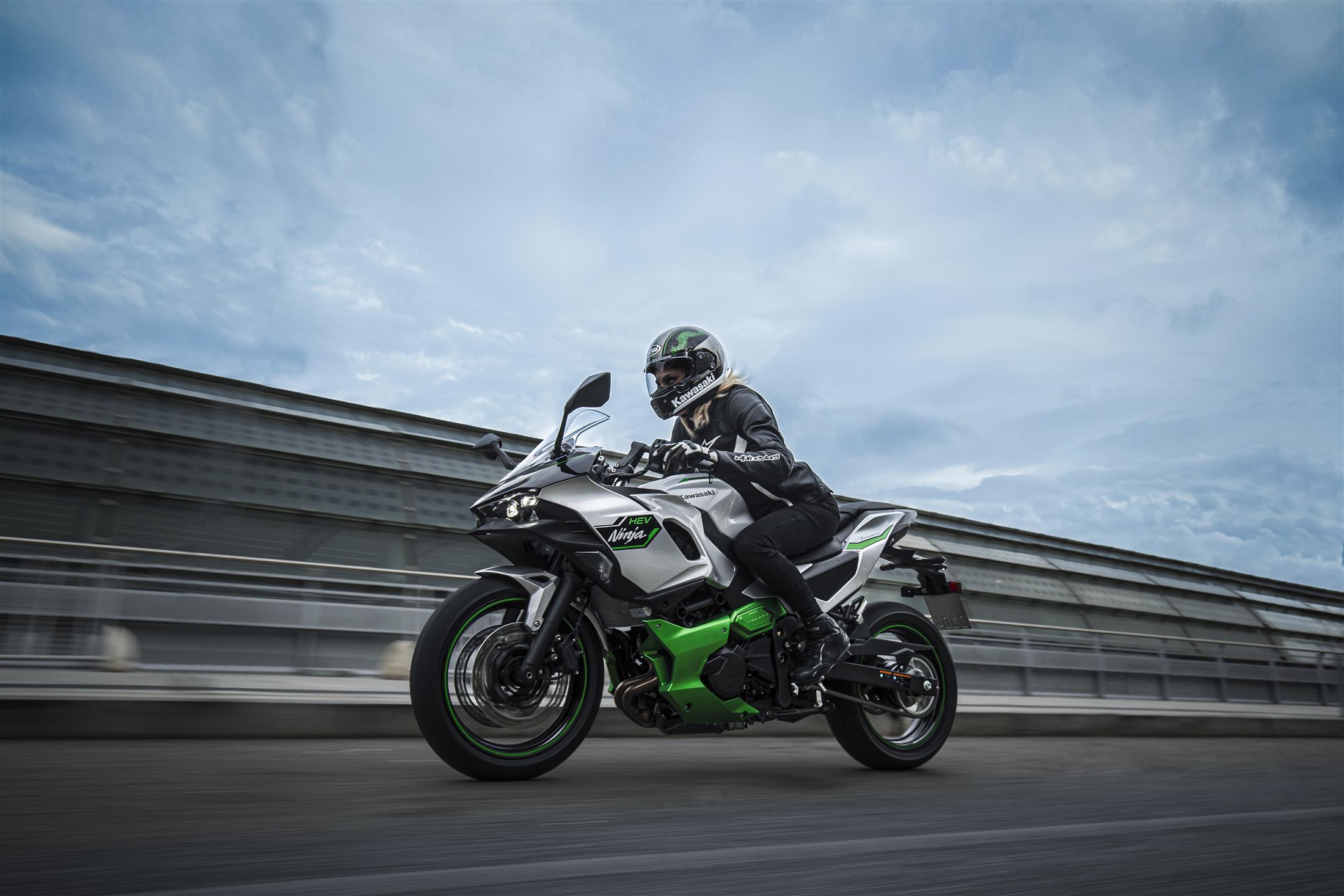 Kawasaki "Change the Game" with new strong hybrid Ninja 7 HEV