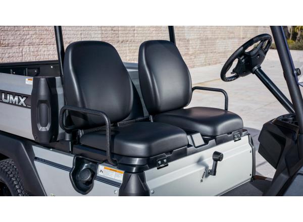2 individual seats and centre console