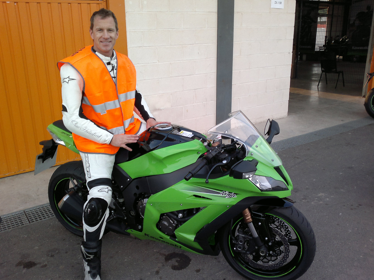 Hodgson rides 2011 Ninja ZX-10R
