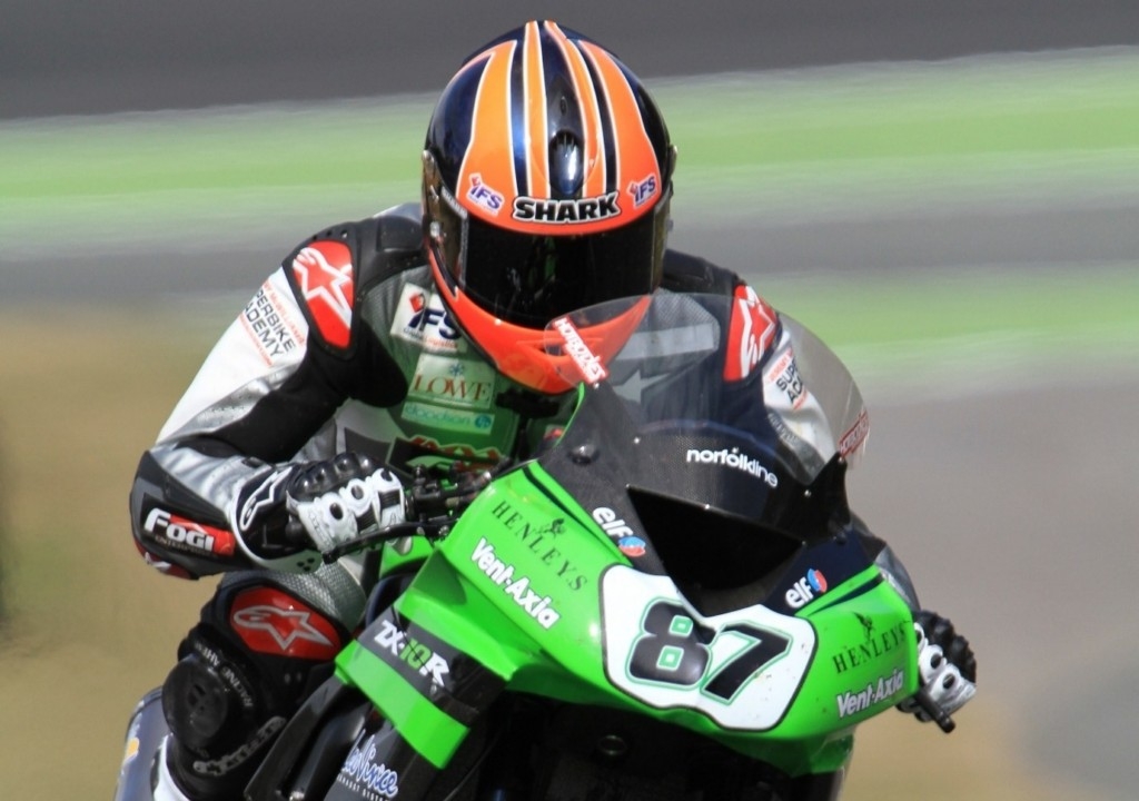 IAN LOWRY SIGNS FOR MSS COLCHESTER KAWASAKI