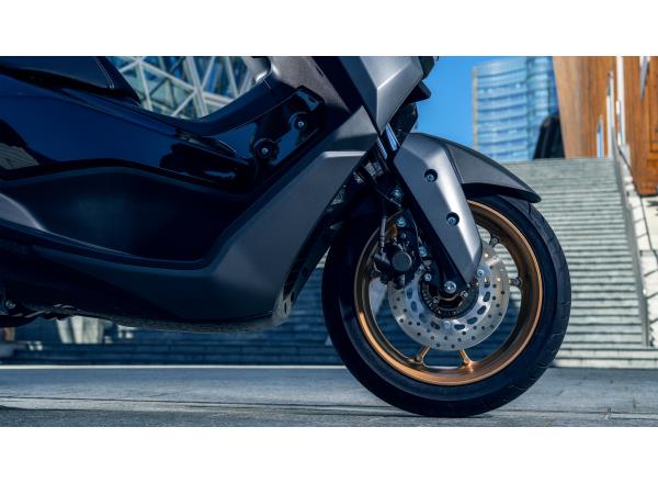 13-inch wheels, disc brakes with ABS