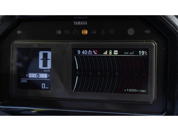 4.2-inch full colour TFT instruments