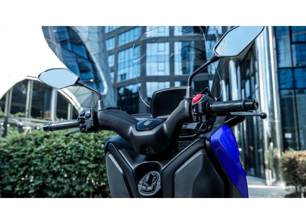 Adjustable screen and handlebars