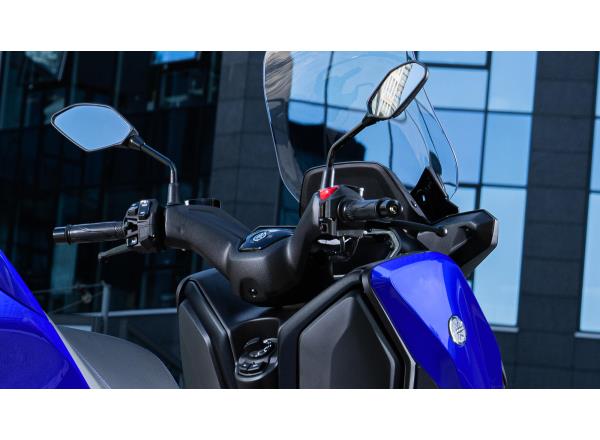 Adjustable screen and handlebars