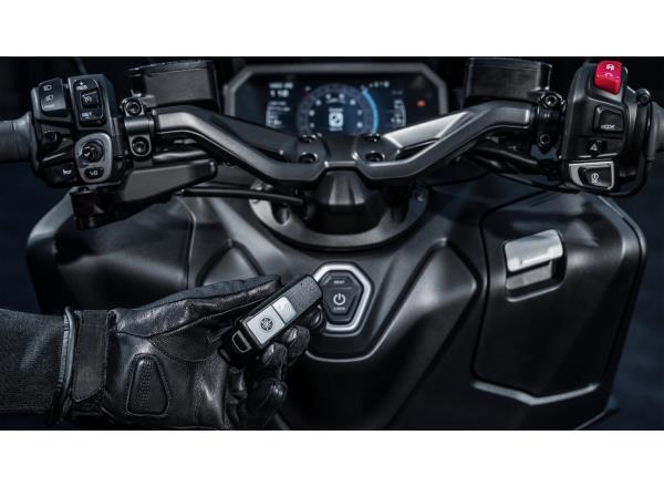 Smart Key keyless operation.