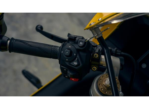 Cruise control, third-gen quickshifter and A&S