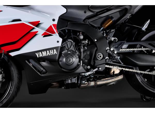 890cc CP3 liquid-cooled 4-stroke, 3-cylinder engin