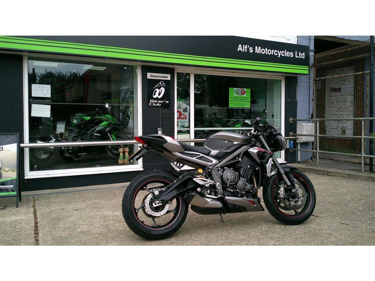 Main image of 2019 Triumph Street Triple 765