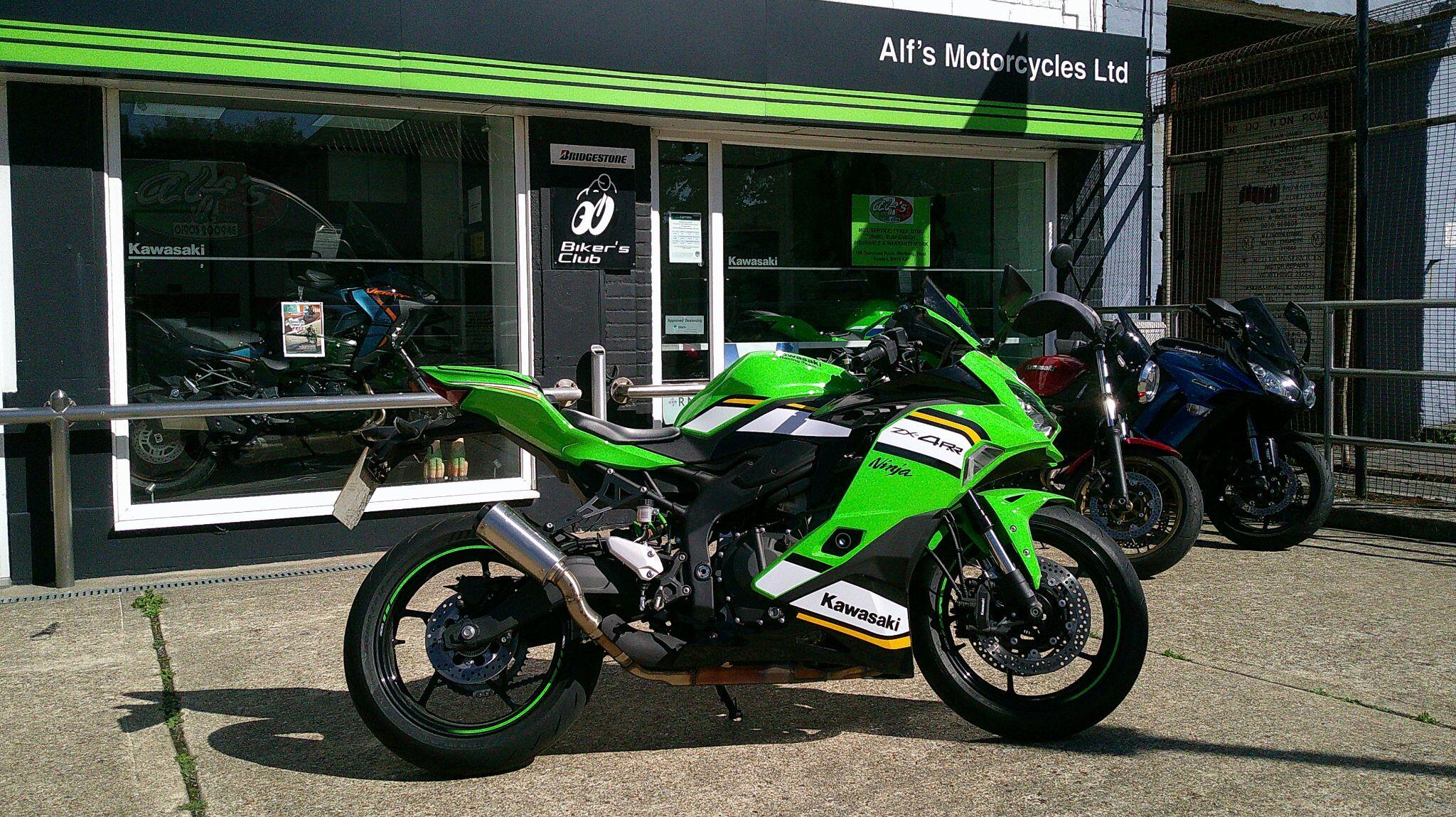 2025 Kawasaki Ninja ZX-4RR