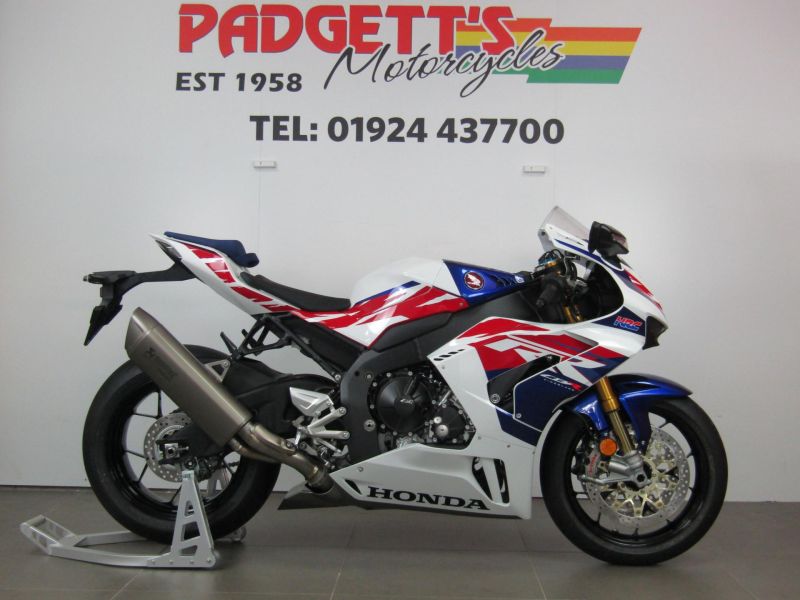 2024 Honda CBR1000RR-R SP Fireblade
HEADSTOCK #18 th ANNIVERSAR