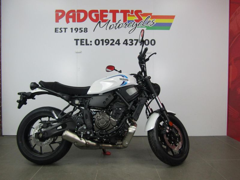 New Yamaha XSR700 ABS WHITE & BLUE