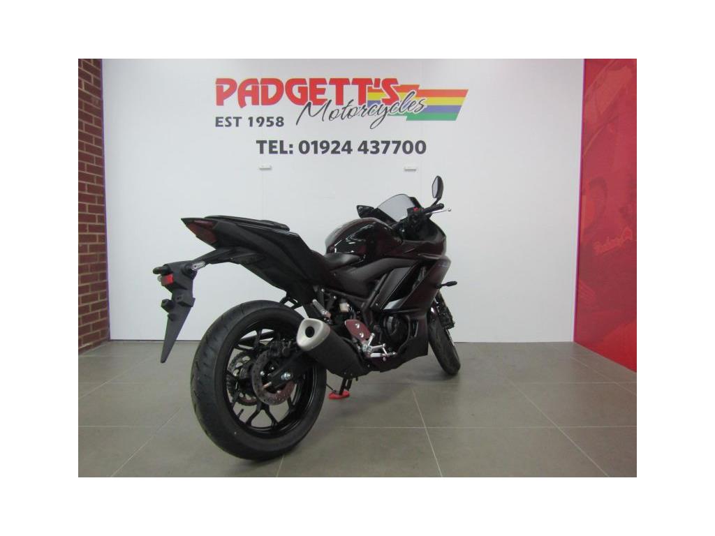 Yamaha on sale r3 black