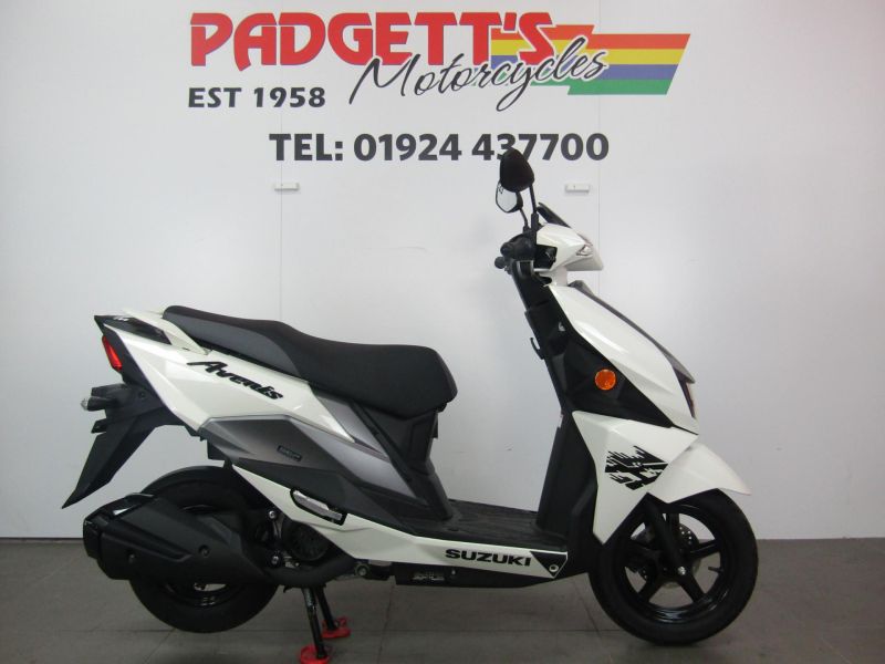 New Suzuki UN125 – AVENIS 125 WHITE & GREY