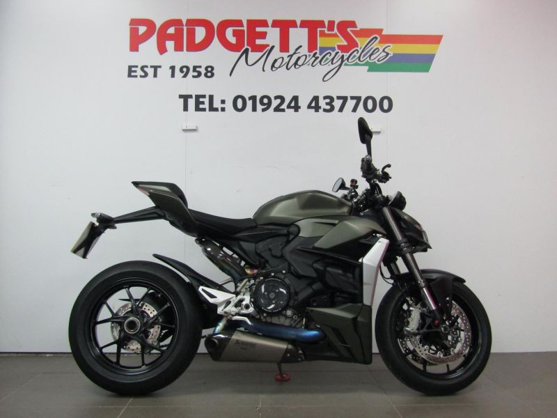 2023 Ducati Streetfighter V2 Green