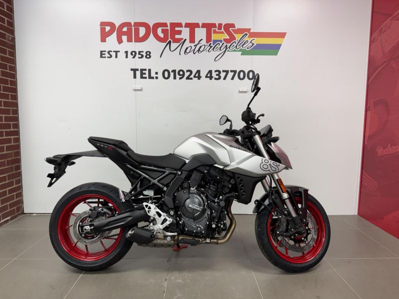 New Suzuki GSX-8S SILVER & RED WH