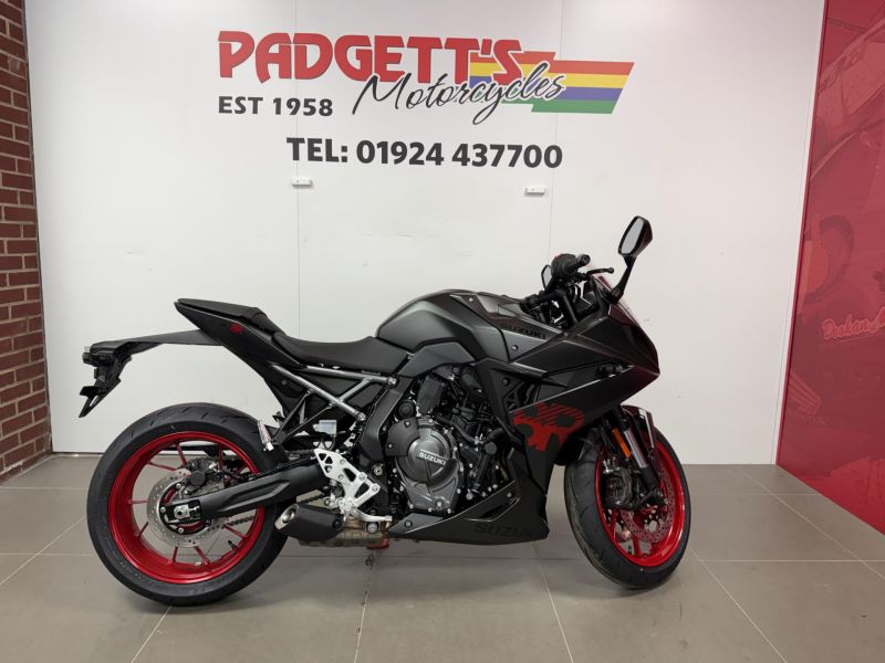 New Suzuki GSX-8R MATT BLACK