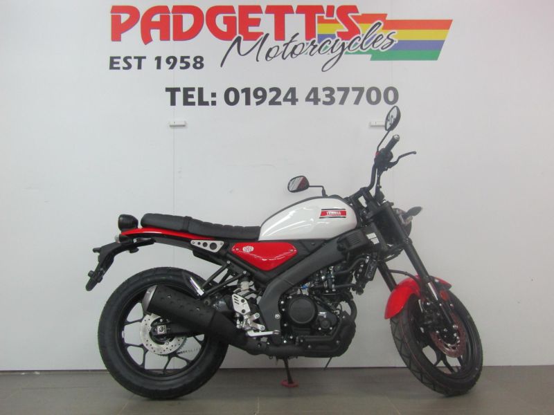 New Yamaha XSR125 WHITE & RED
